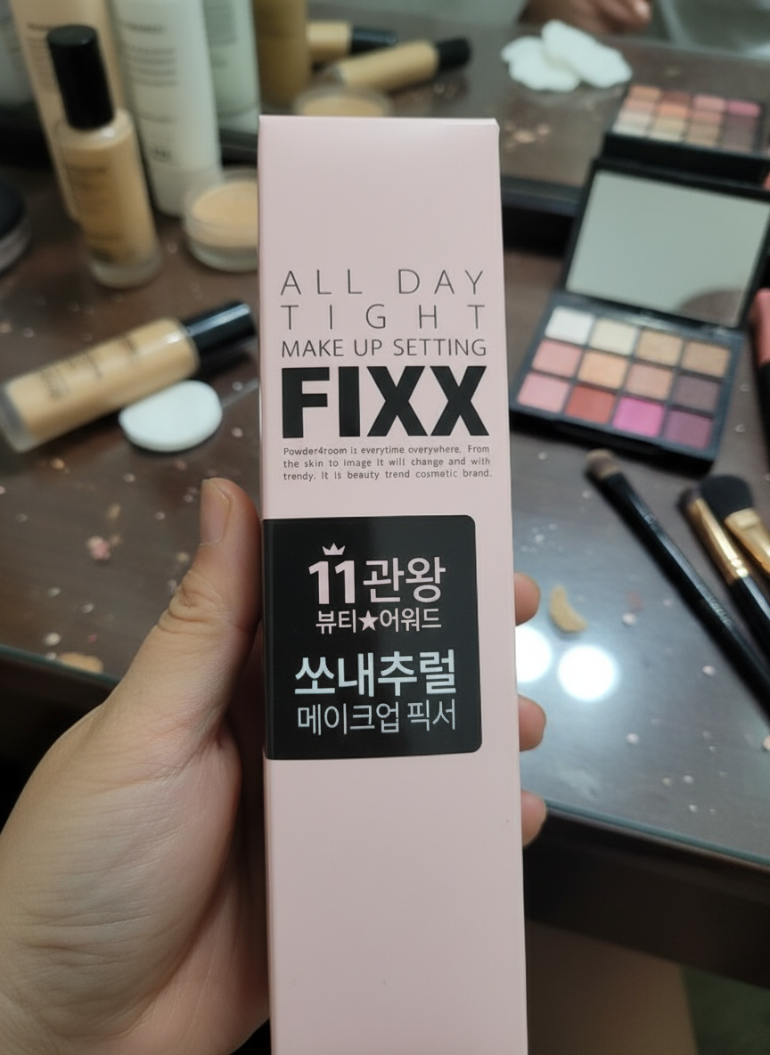 페이스 메이크업 완료 후 픽서를 분사하는 모습을 표현한 이미지