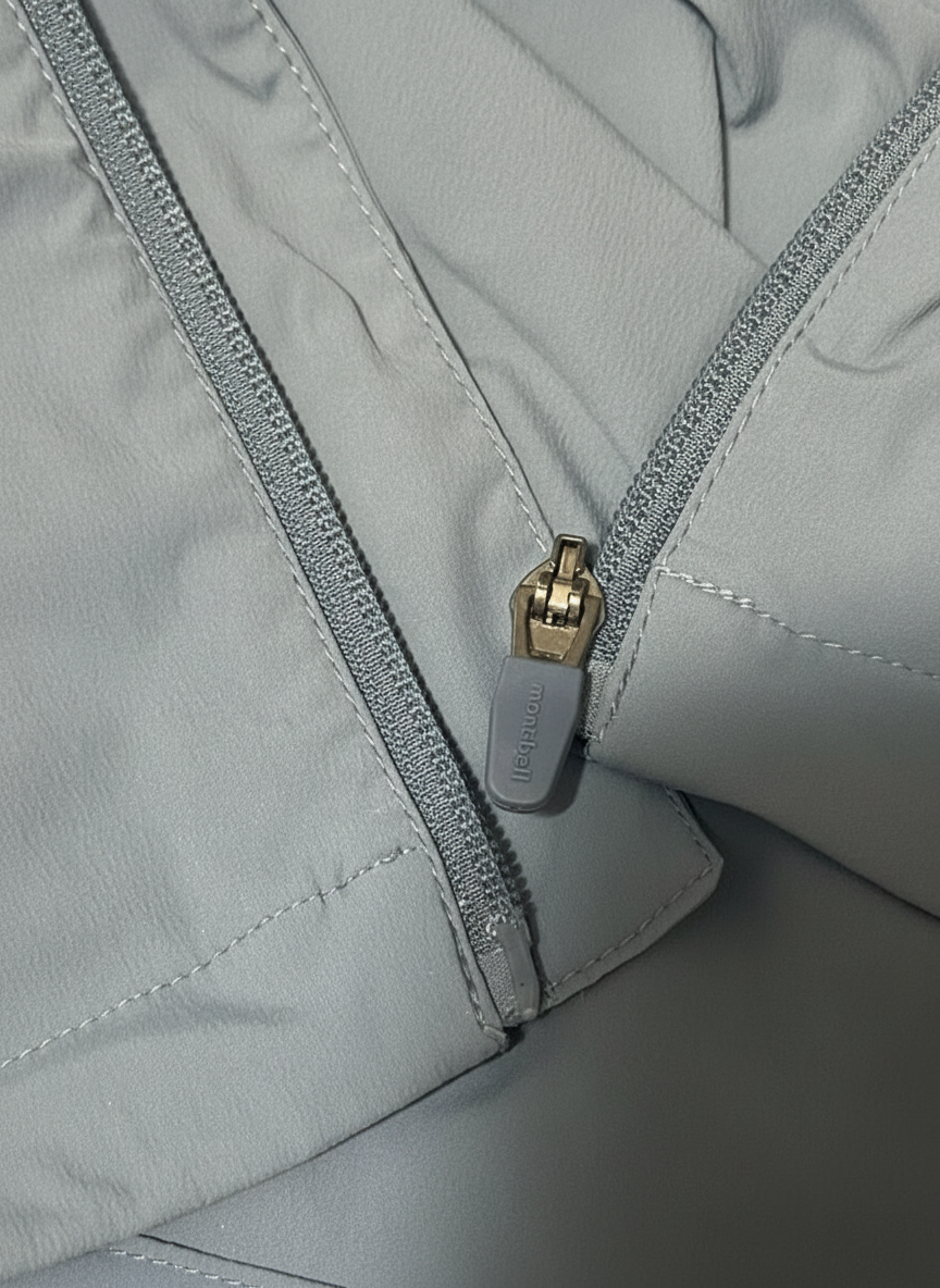 등판 메쉬 구조와 트레킹 중 착용 모습