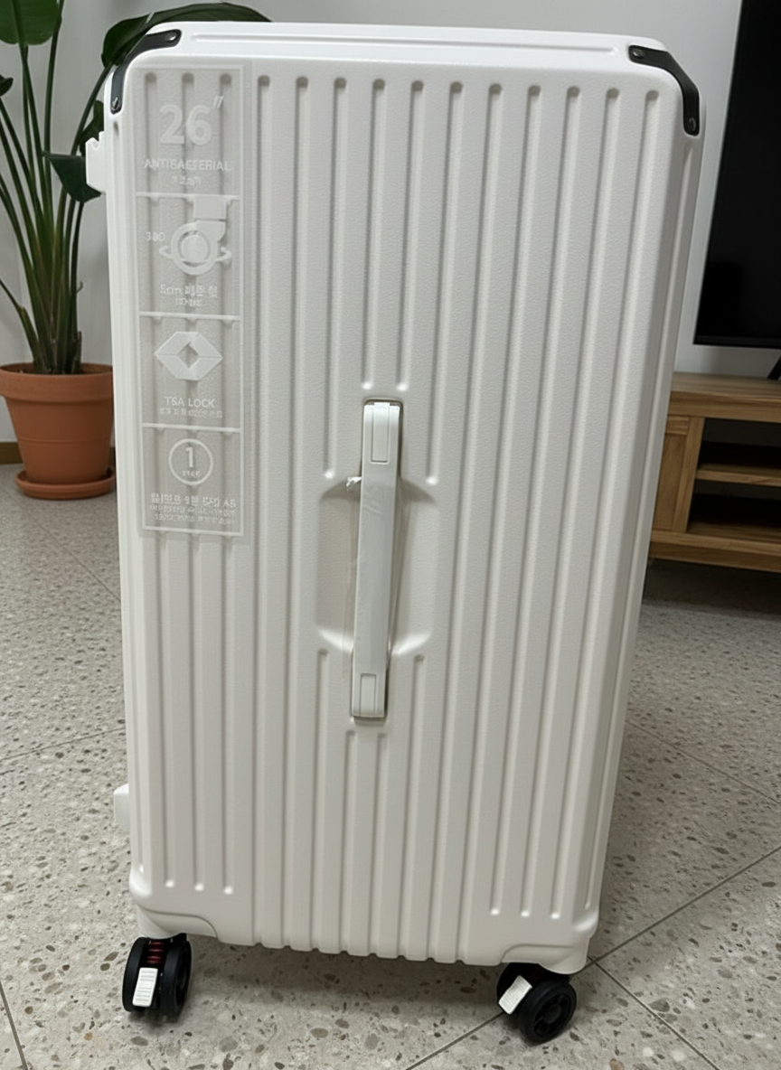 하드쉘 표면과 마감 디테일을 보여주는 CL31 사진